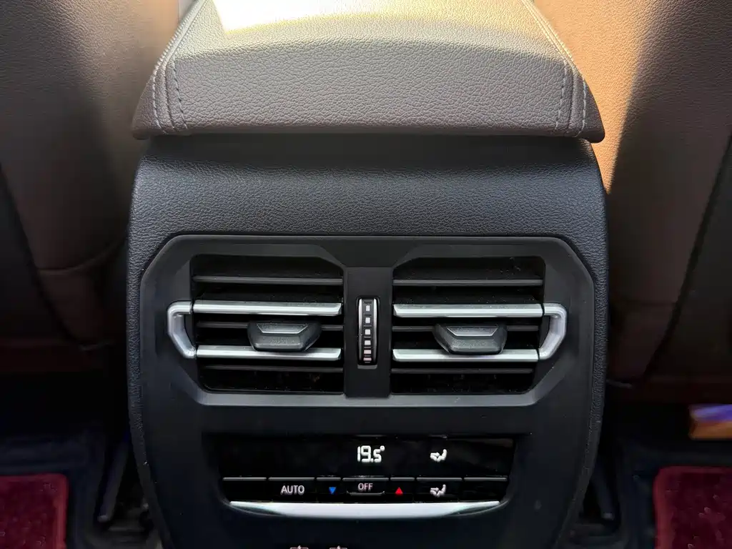 BMW 3 Series 2019 — фото 17