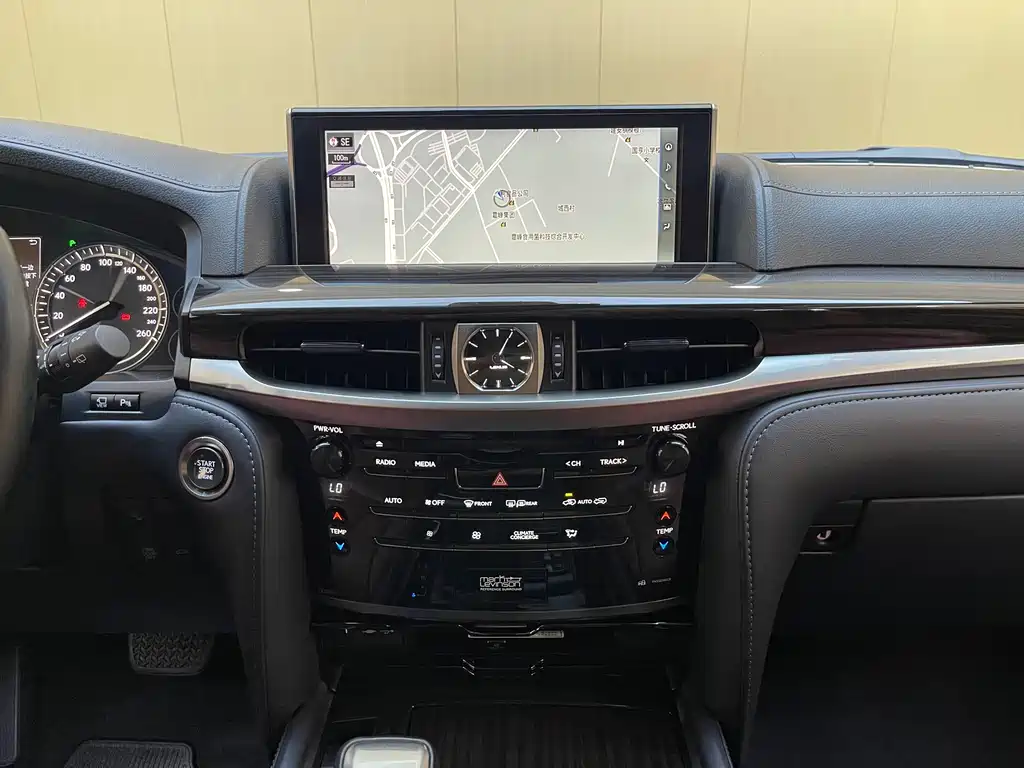 Lexus LX 2020 — фото 14
