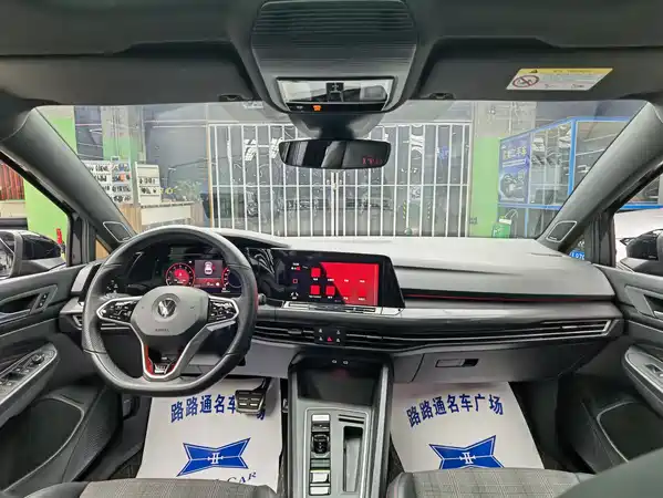 Volkswagen Golf GTI 2021