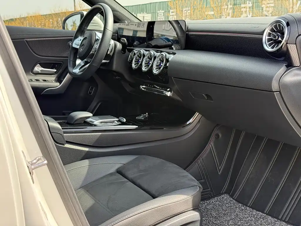 Mercedes-Benz A-Class 2021 — фото 36