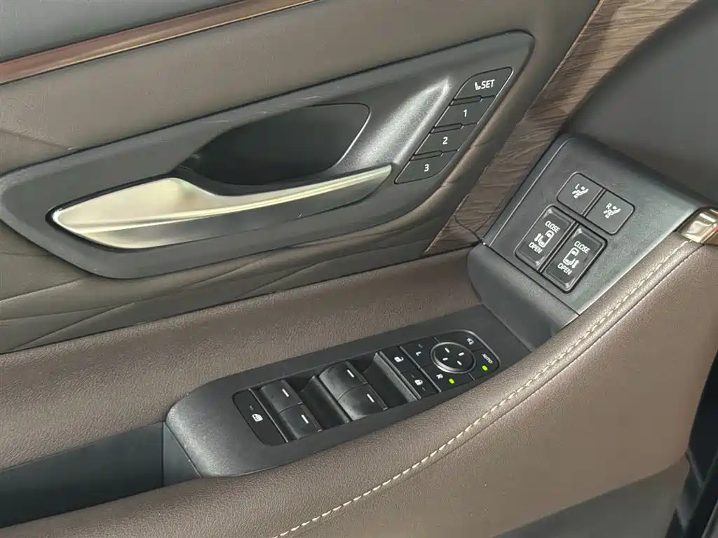 Toyota Vellfire 2025 — фото 11