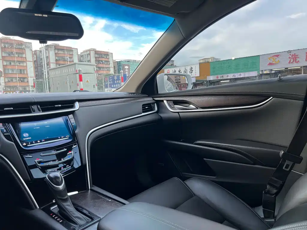 Cadillac XTS 2018 — фото 25