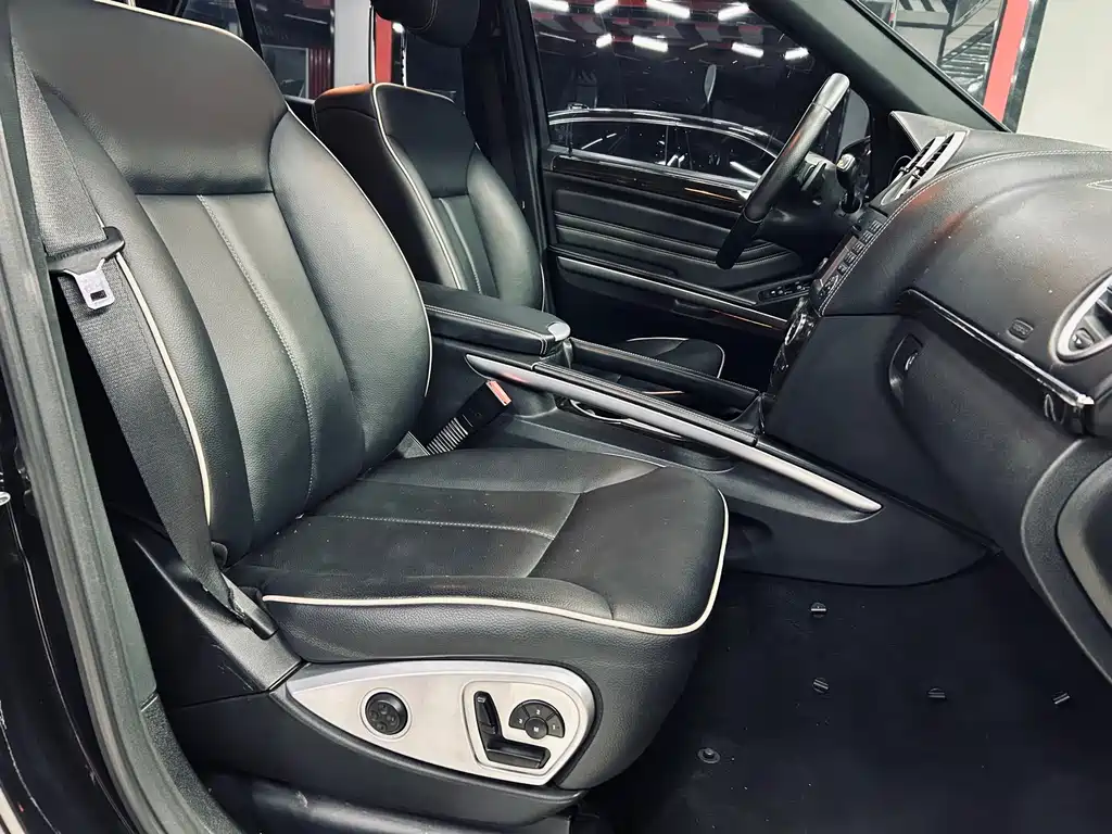 Mercedes-Benz M-Class 2011 — фото 16