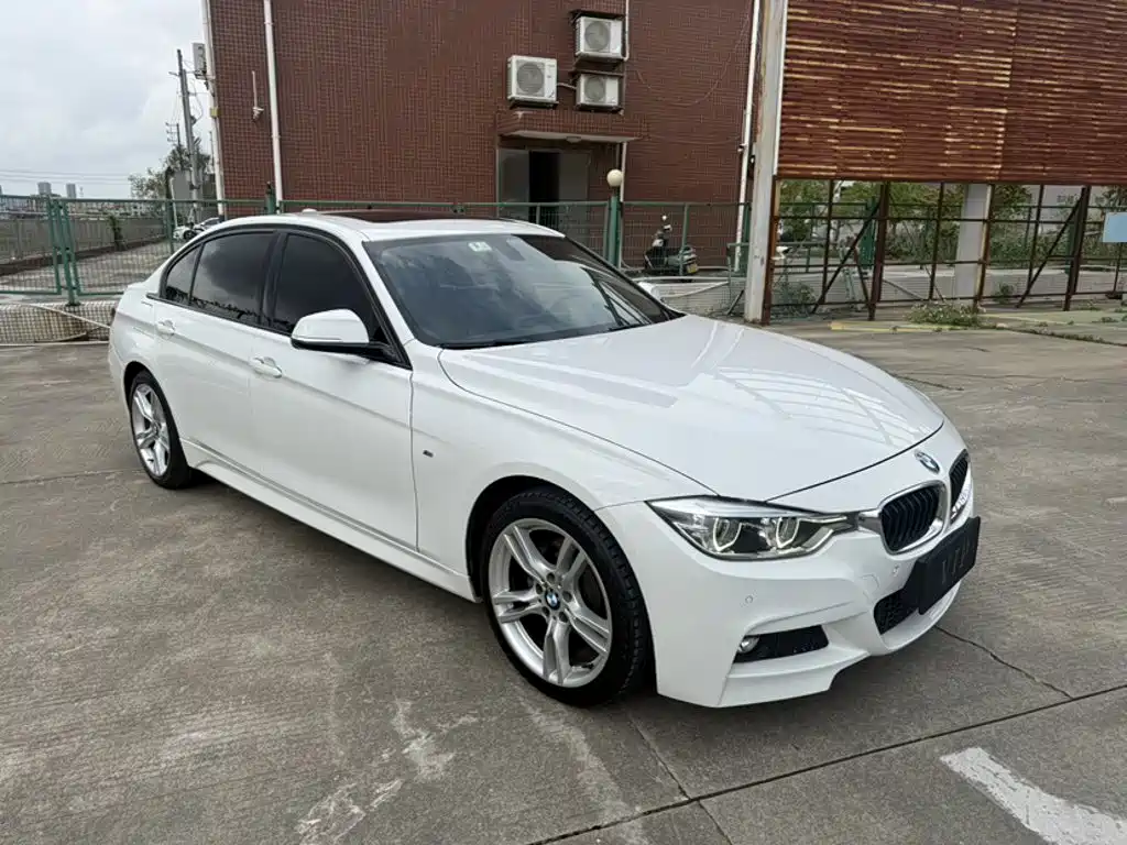 BMW 3 Series 2019 — фото 23