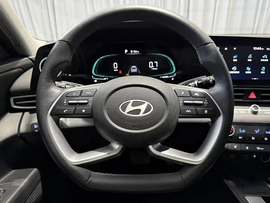 Hyundai Elantra 2023 — фото 13