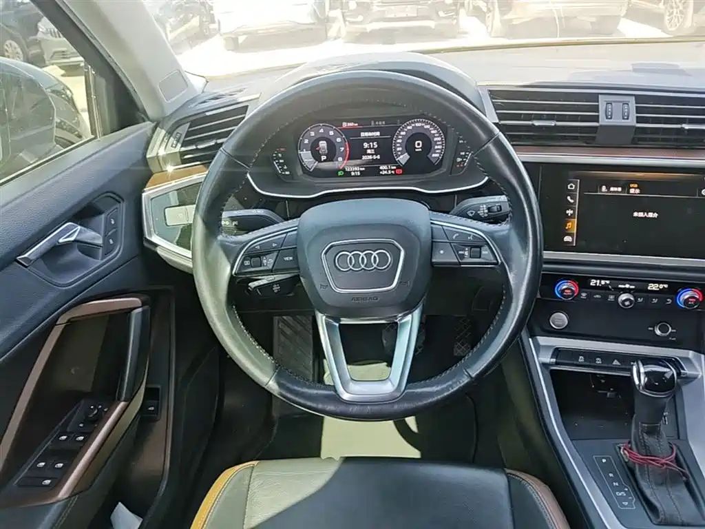 Audi Q3 2019 — фото 11