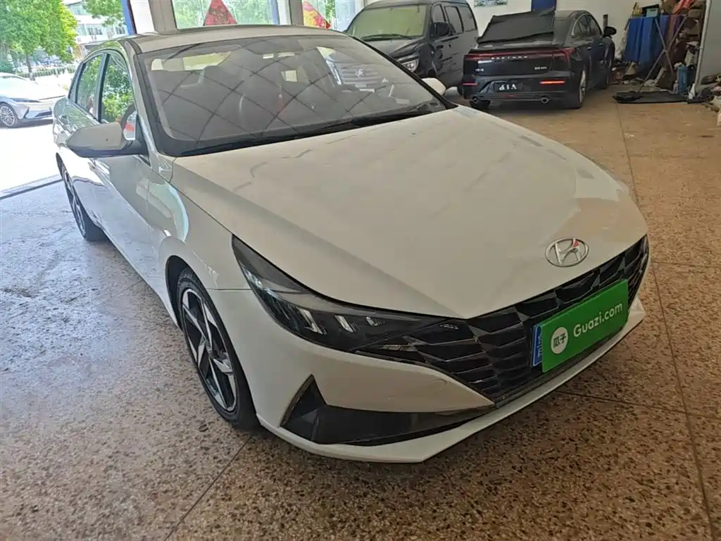 Hyundai Elantra 2023 — фото 4