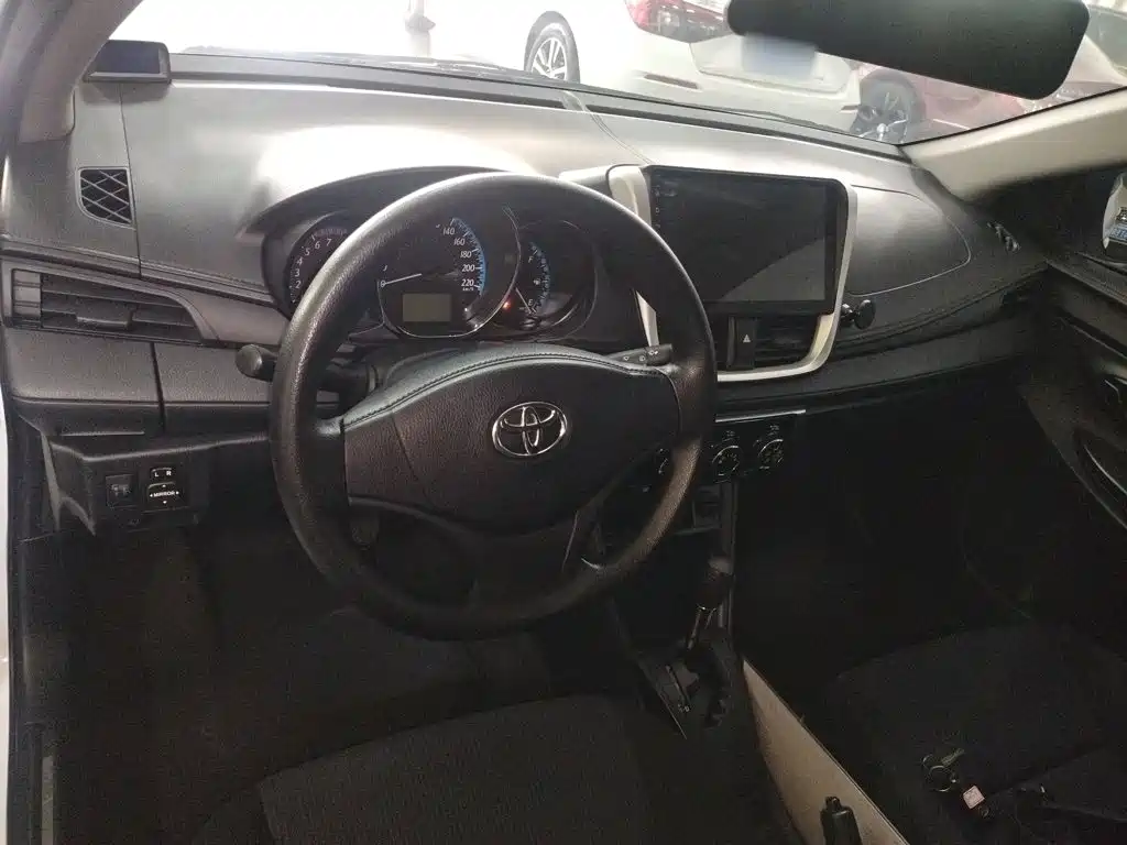 Toyota Yaris L 2019