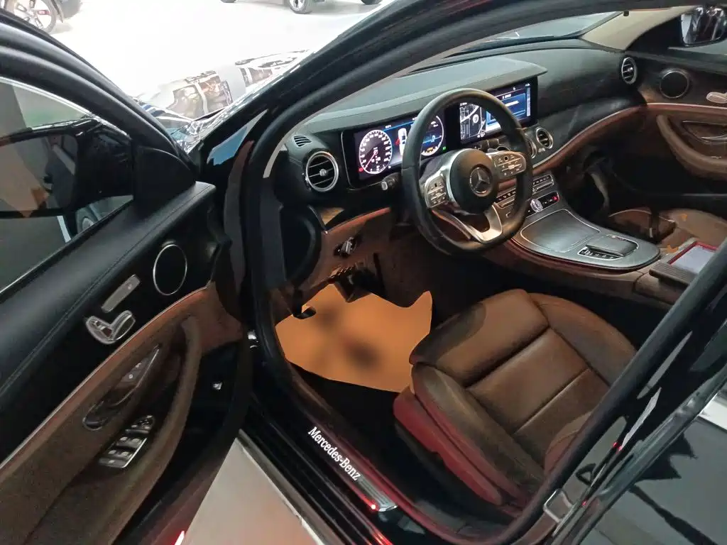 Mercedes-Benz E-Class 2019 — фото 12