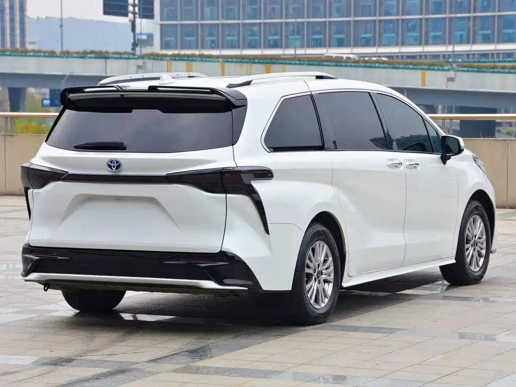 Toyota Sienna 2022 — фото 8