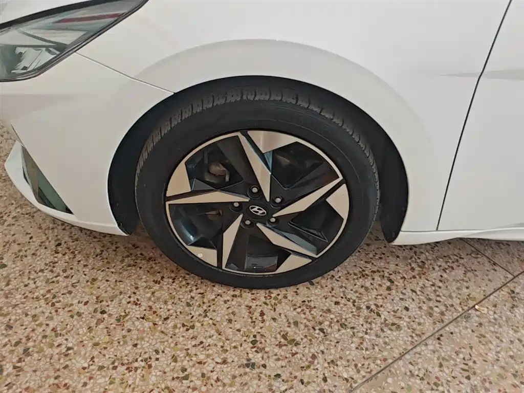 Hyundai Elantra 2023 — фото 23