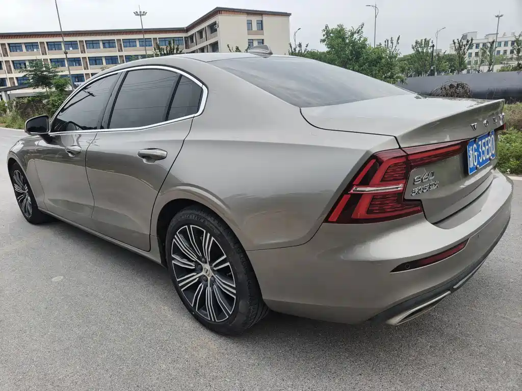 Volvo S60 2022 — фото 4