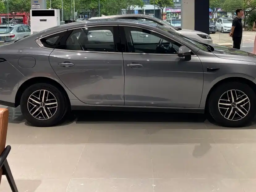 BYD Seal 05 DM-i 2025 — фото 3