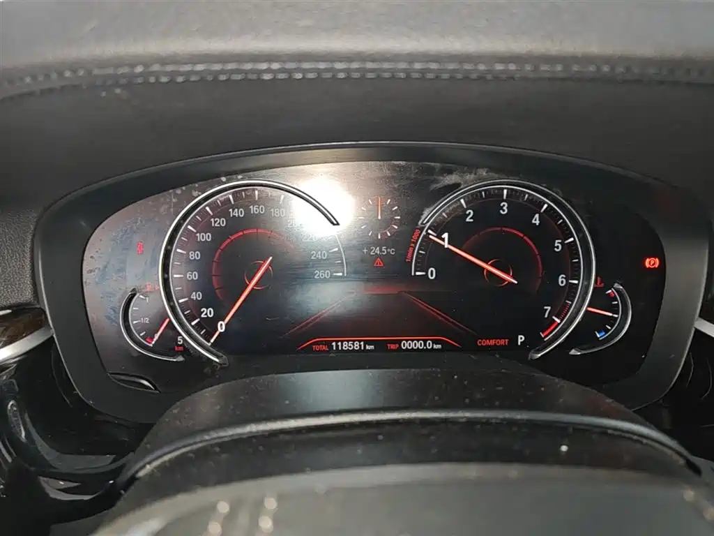BMW 5 Series 2018 — фото 12