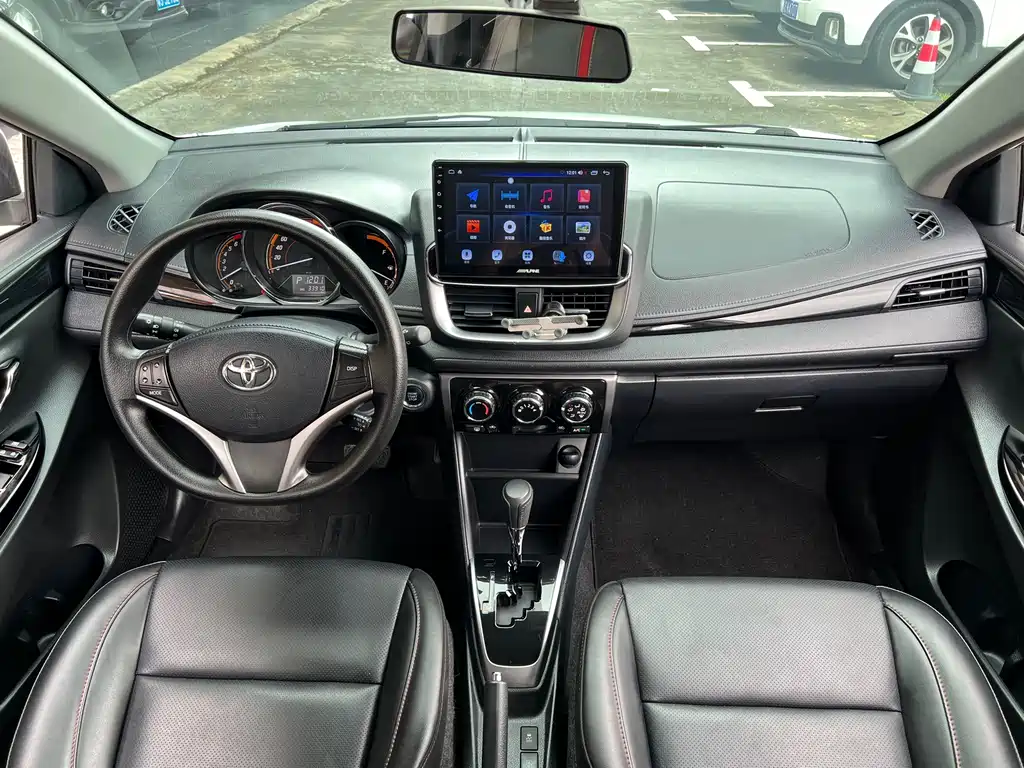 Toyota Yaris L 2023