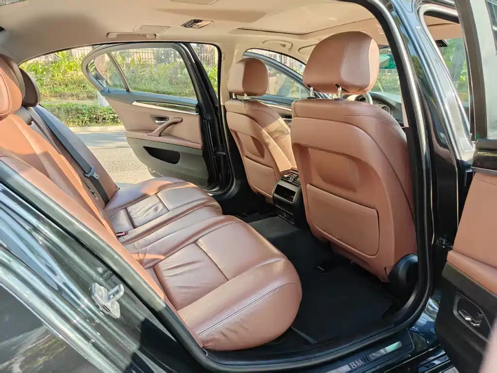 BMW 5 Series 2016 — фото 13