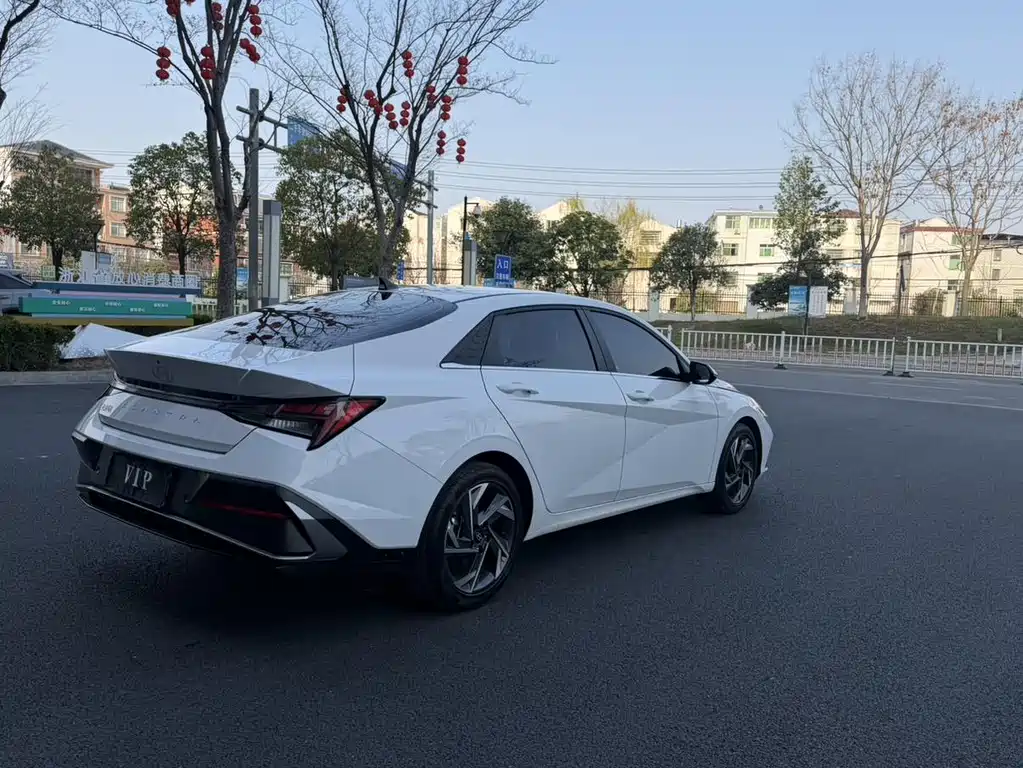 Hyundai Elantra 2025 — фото 2