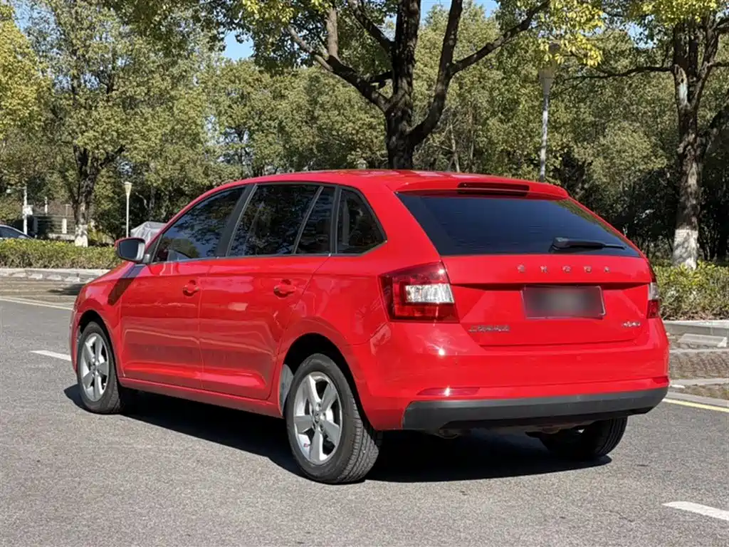 Skoda Rapid Spaceback 2020 — фото 24