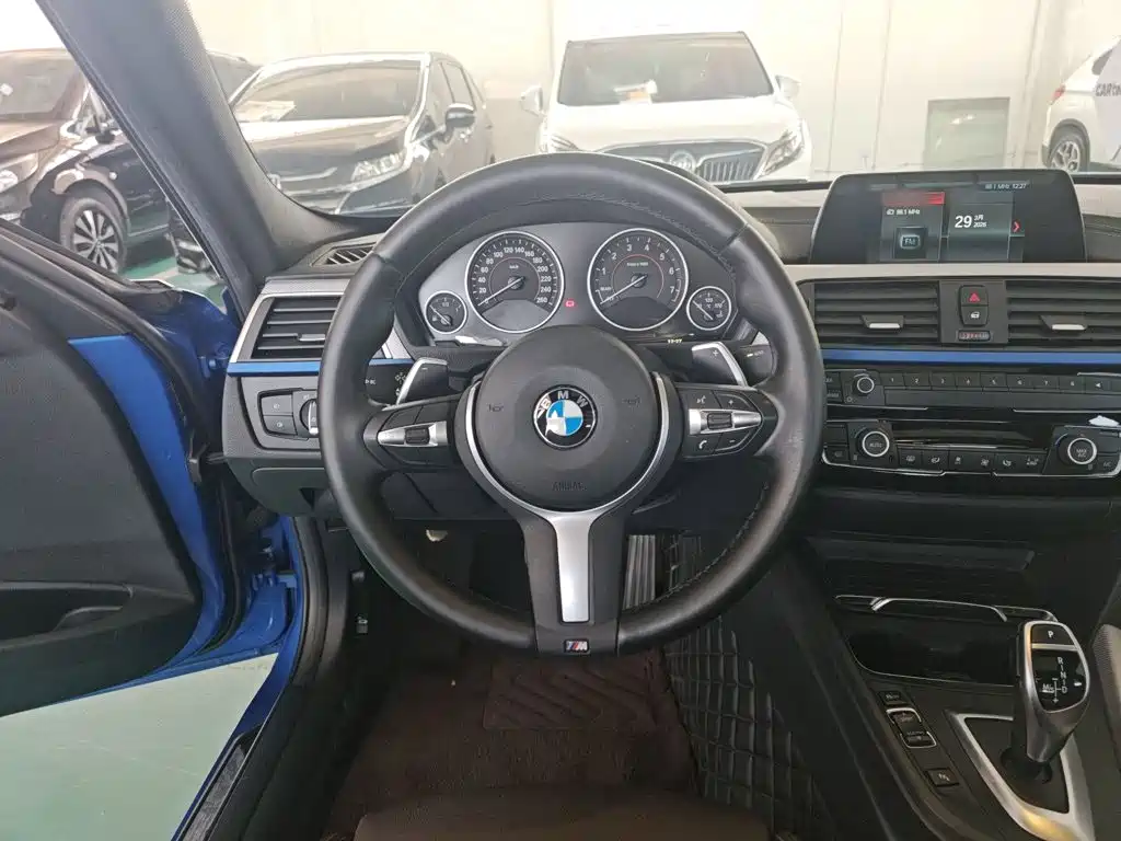 BMW 3 Series 2019 — фото 11