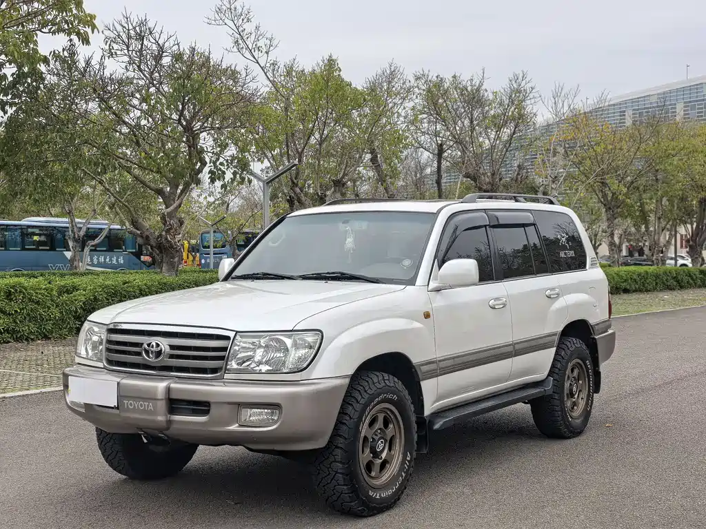 Toyota Land Cruiser 2001 — фото 1