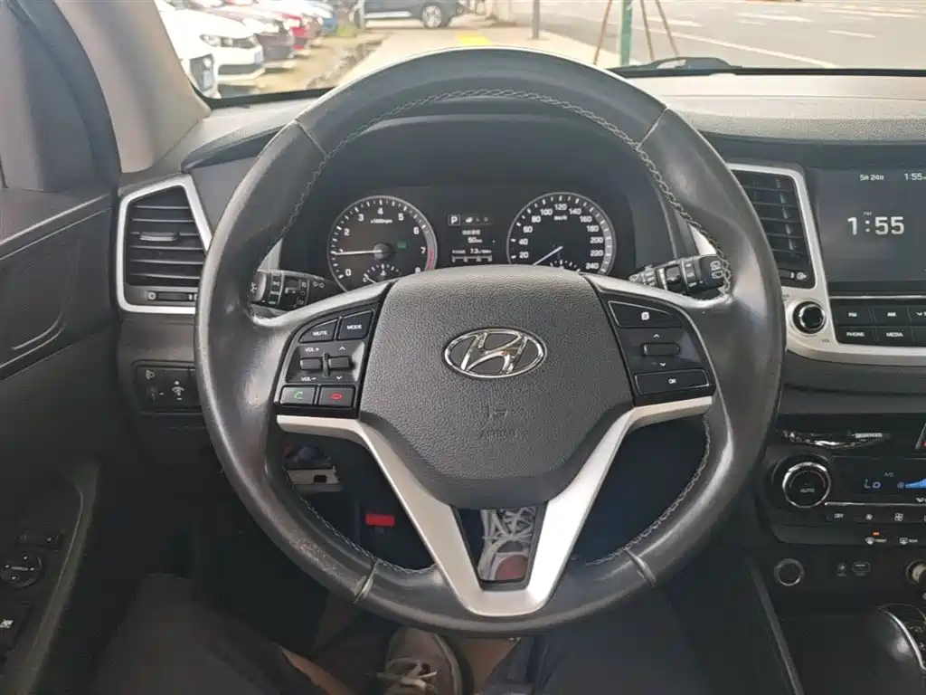 Hyundai Tucson 2017 — фото 11