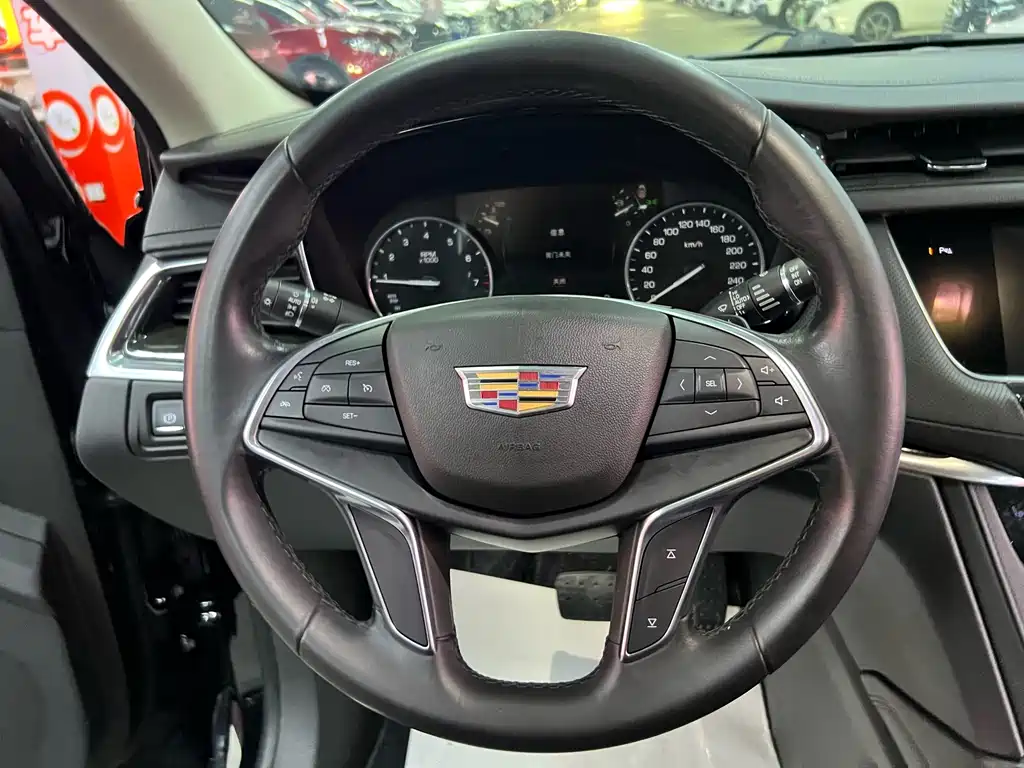 Cadillac XT5 2018 — фото 13