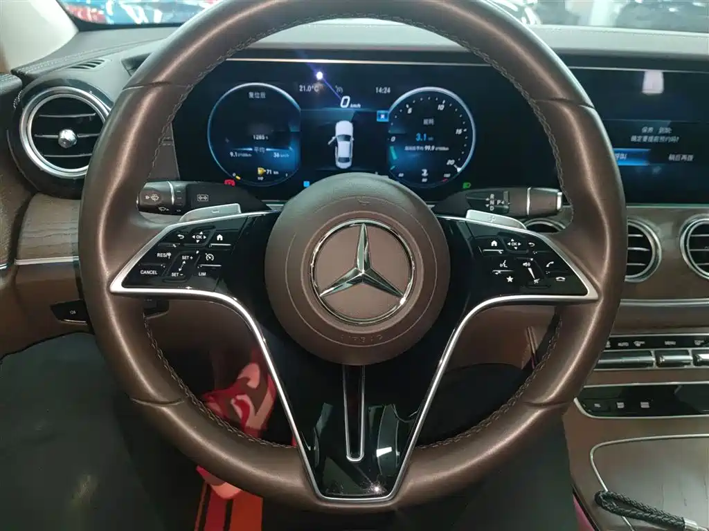 Mercedes-Benz E-Class 2022 — фото 11