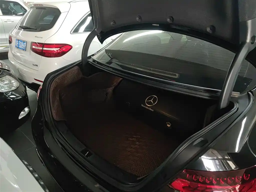 Mercedes-Benz E-Class 2022 — фото 19