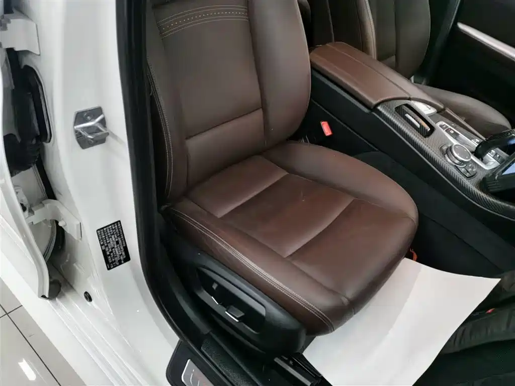 BMW 5 Series 2015 — фото 17