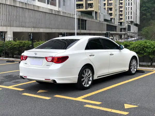Toyota Reiz 2010