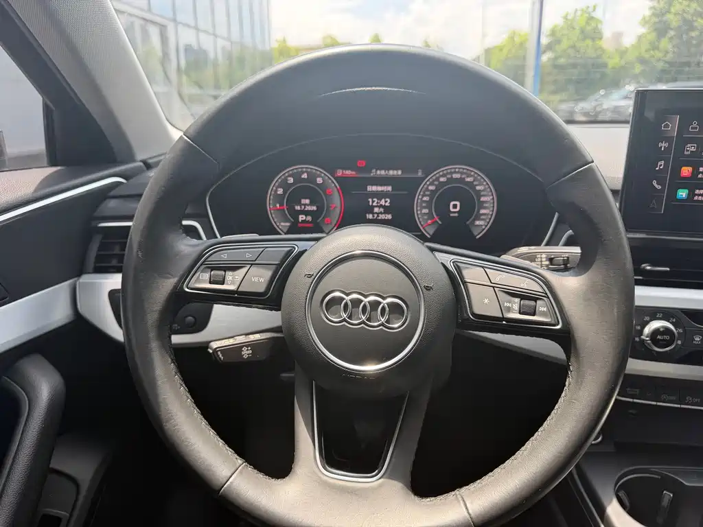 Audi A4L 2023 — фото 17