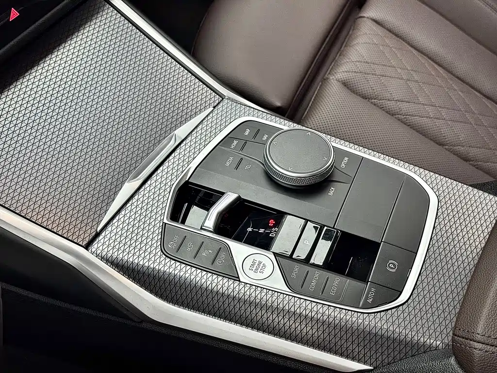 BMW 3 Series 2025 — фото 18