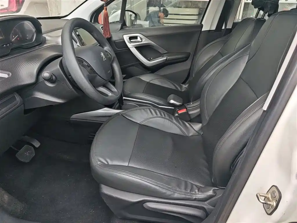 Peugeot 2008 2015 — фото 15