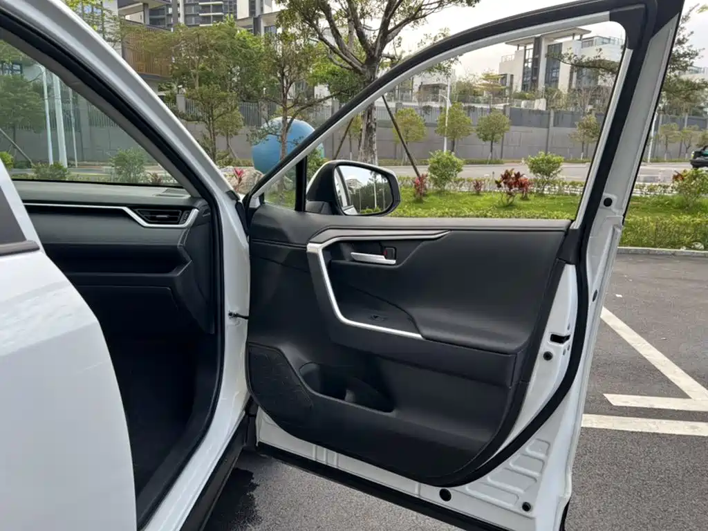 Toyota Wildlander 2023 — фото 18