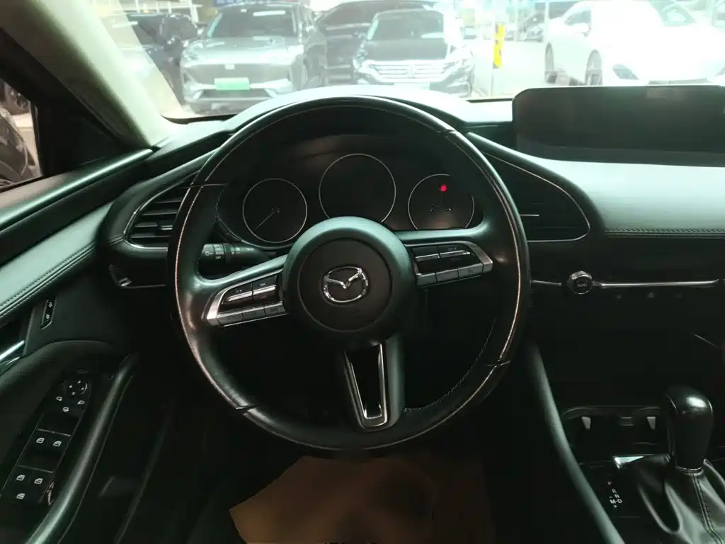 Mazda 3 Axela 2024