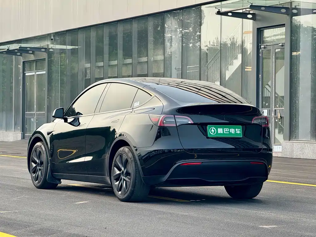 Tesla Model Y 2023 — фото 8