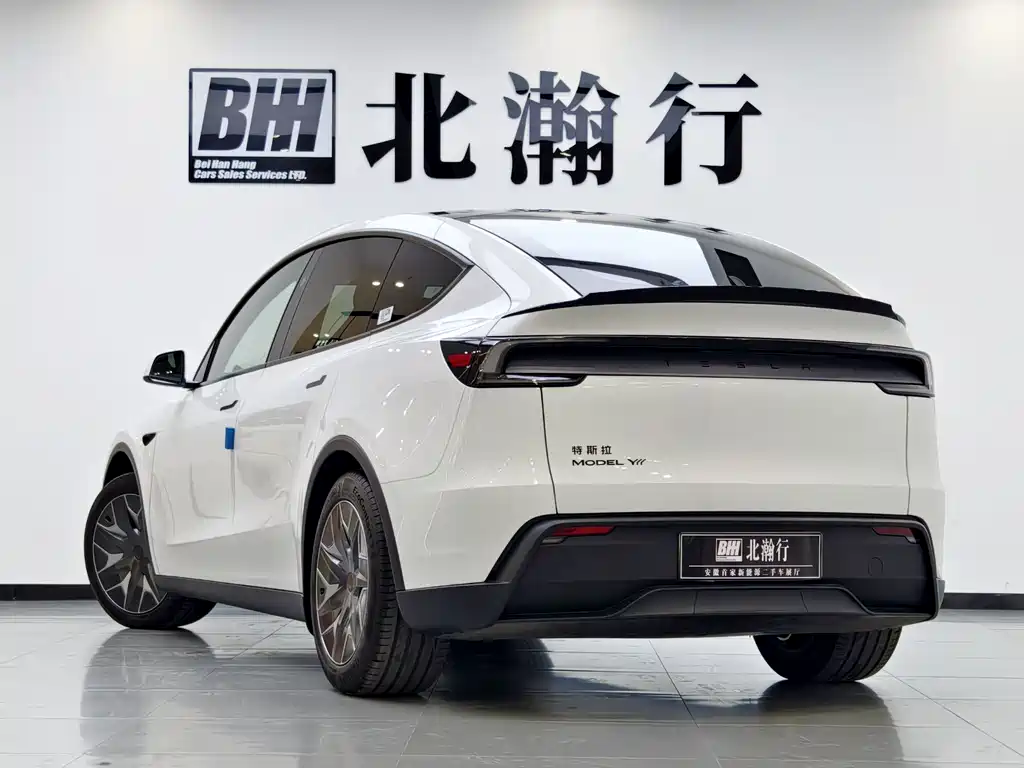 Tesla Model Y L 2025 — фото 6