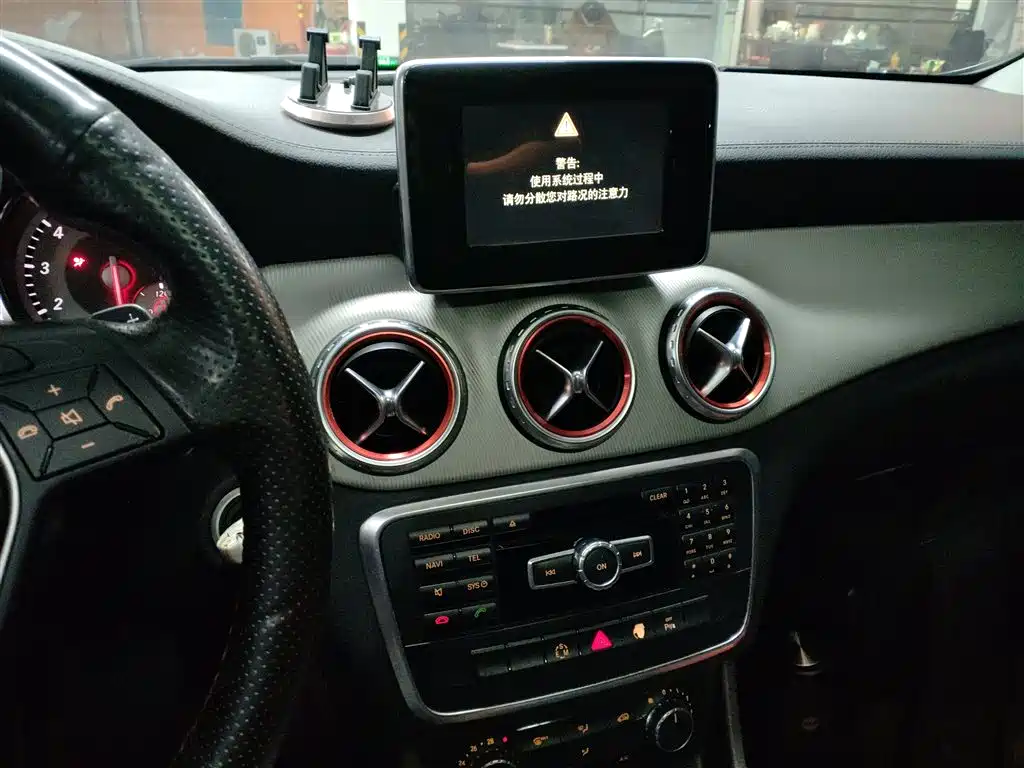 Mercedes-Benz GLA 2015 — фото 9