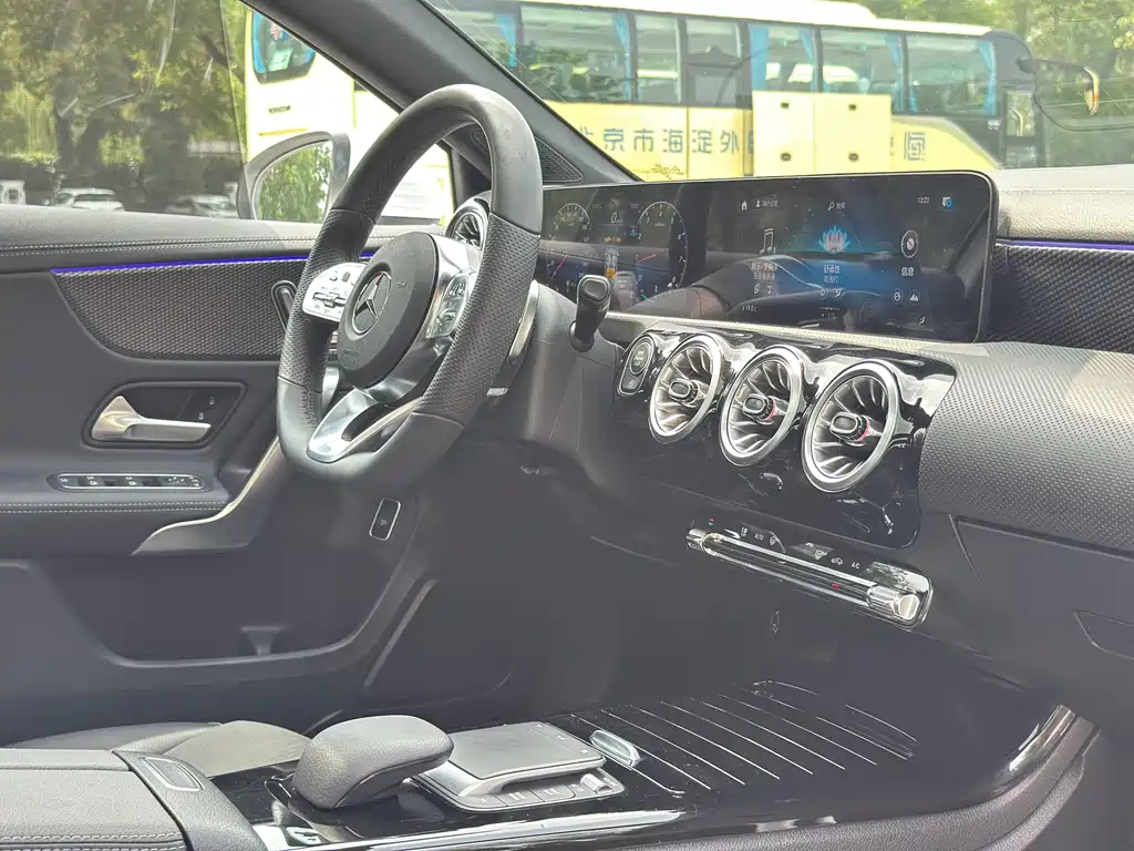 Mercedes-Benz A-Class 2022 — фото 39