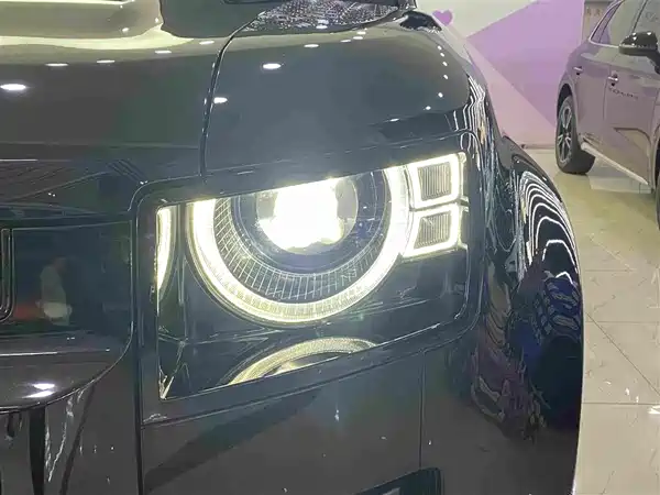 Land Rover Defender 2022