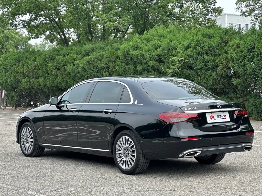 Mercedes-Benz E-Class 2022 — фото 11