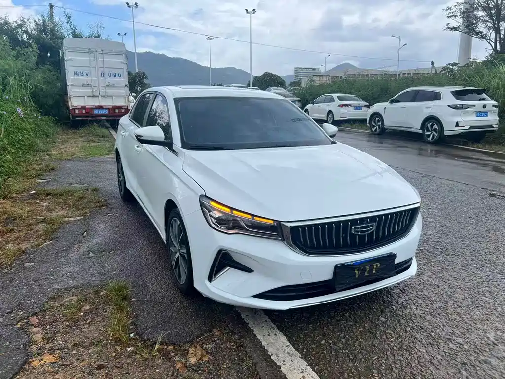 Geely Emgrand 2021