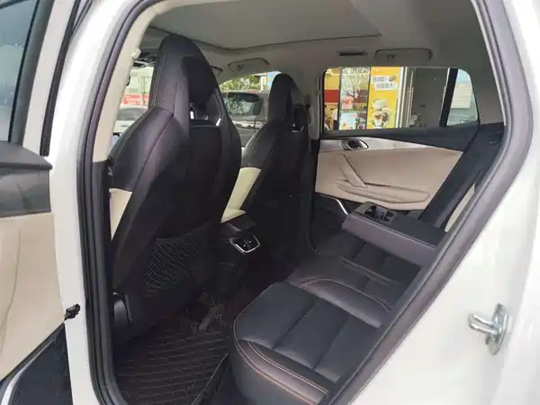 Lynk & Co 06 EM-P 2023