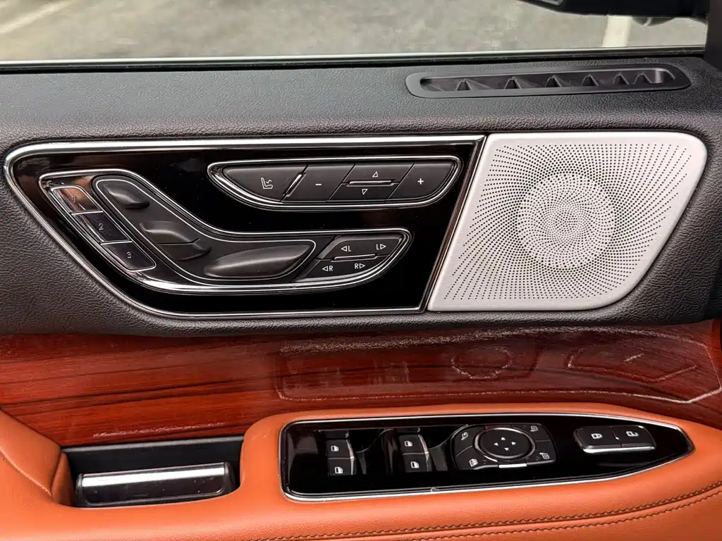 Lincoln Navigator 2022 — фото 12