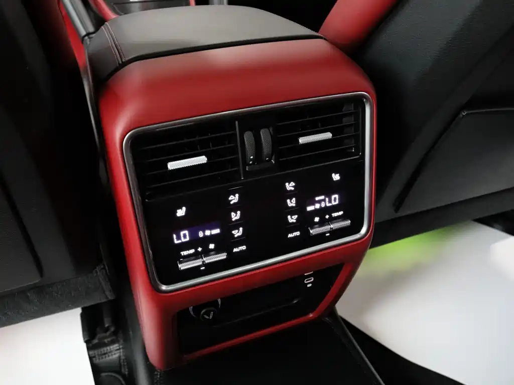 Porsche Cayenne Hybrid 2022 — фото 12
