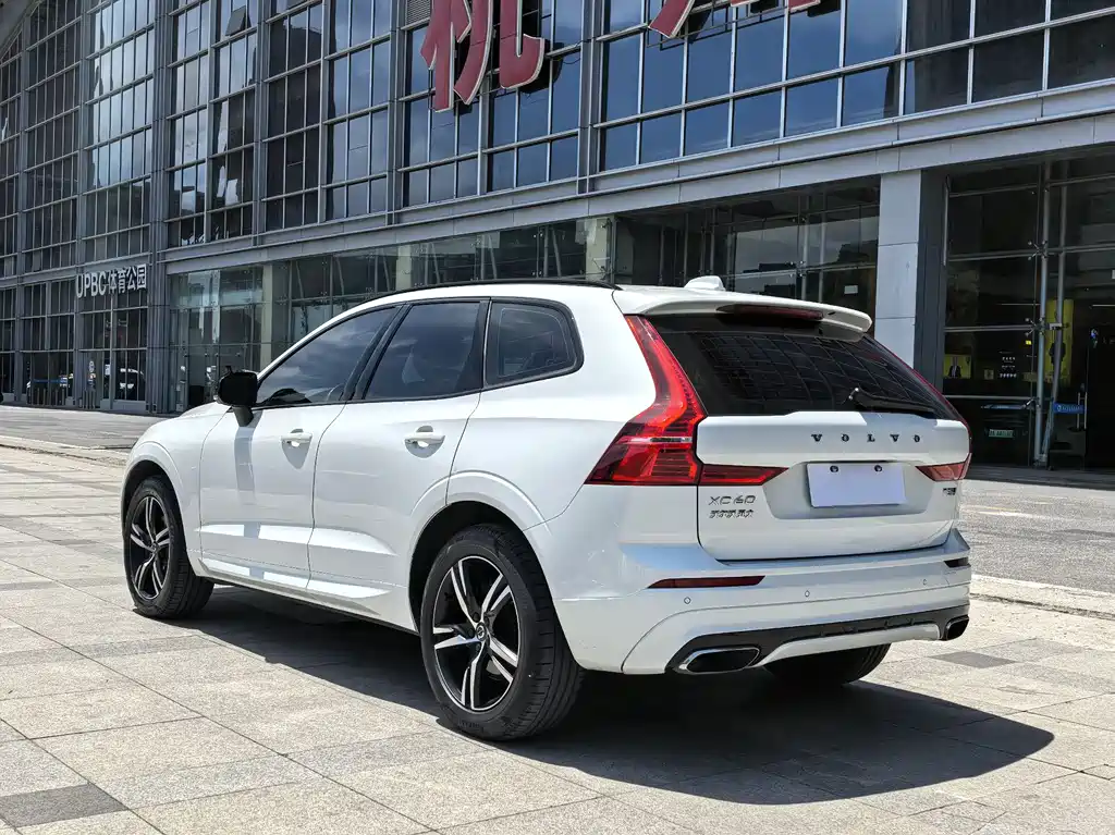 Volvo XC60 2019 — фото 8