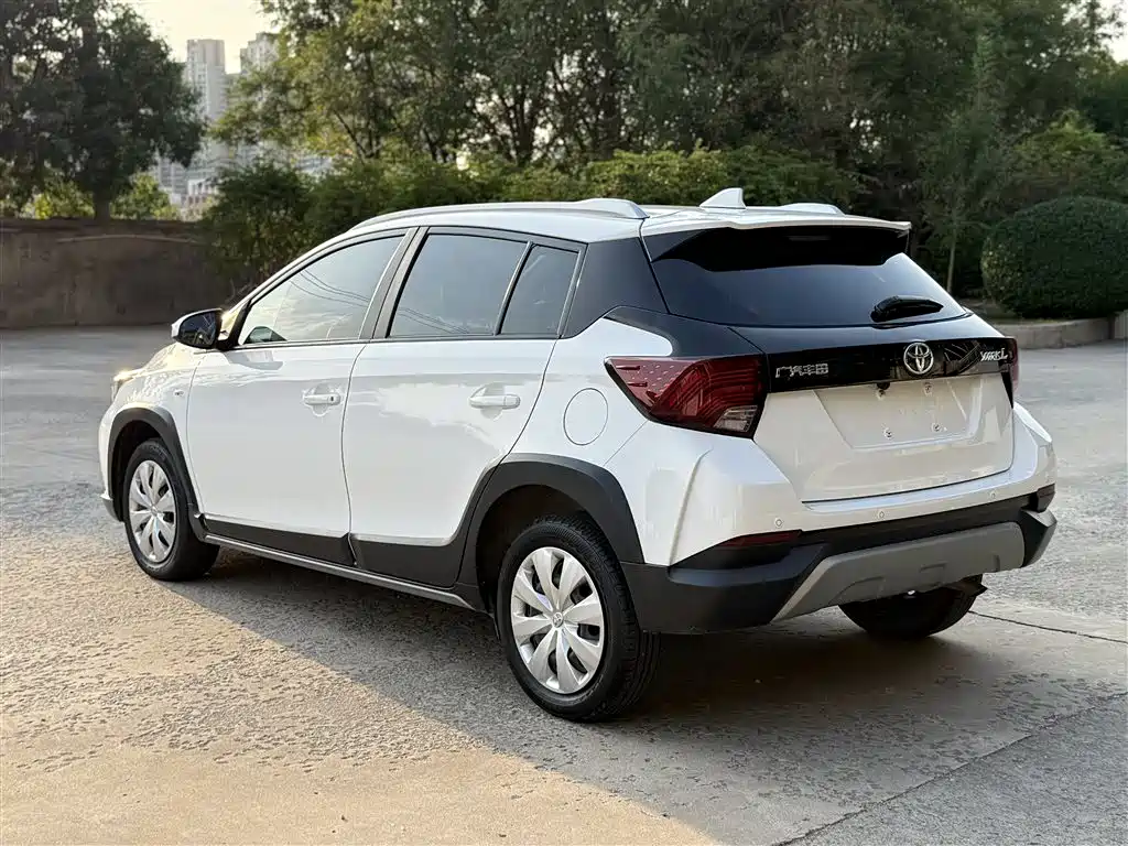 Toyota Yaris L 2022 — фото 16