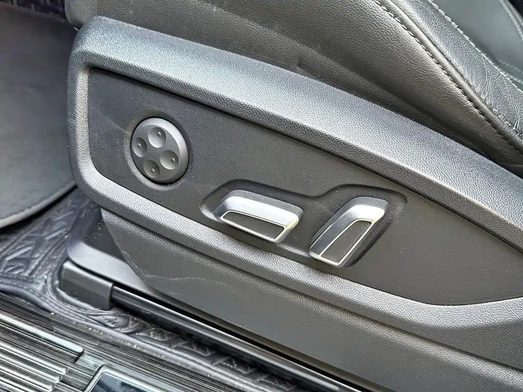 Audi Q5L 2024 — фото 14