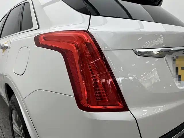 Cadillac XT5 2017 — фото 19