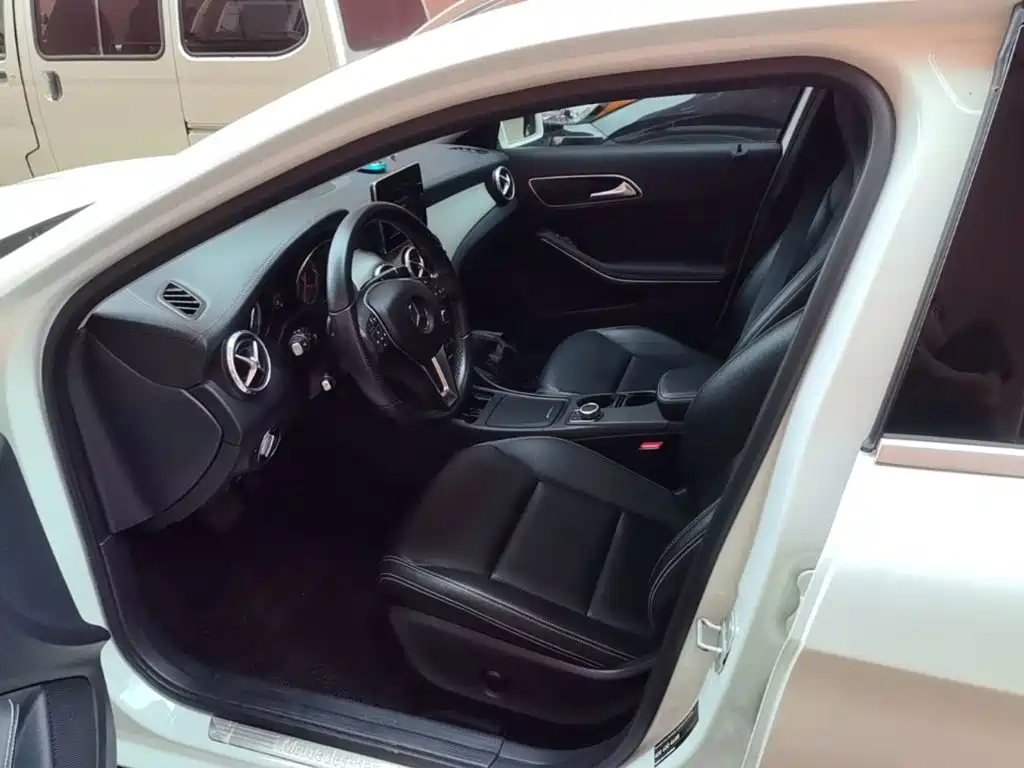 Mercedes-Benz GLA 2016 — фото 15
